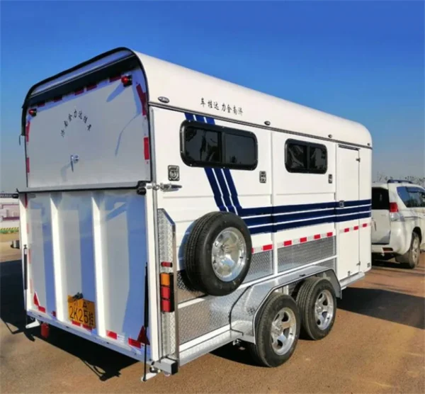 2021 Europe Standard 3 Horse Loading Trailer with CE Customized Horse Floats Camper Trailer with Living Quarter - Image 5