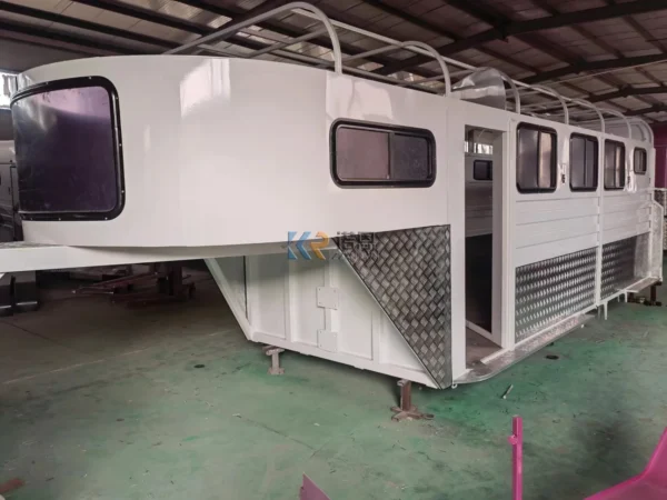 Hot Sale Classic Gooseneck Deluxe Horse Trailer Mobile Horse Float - Image 5