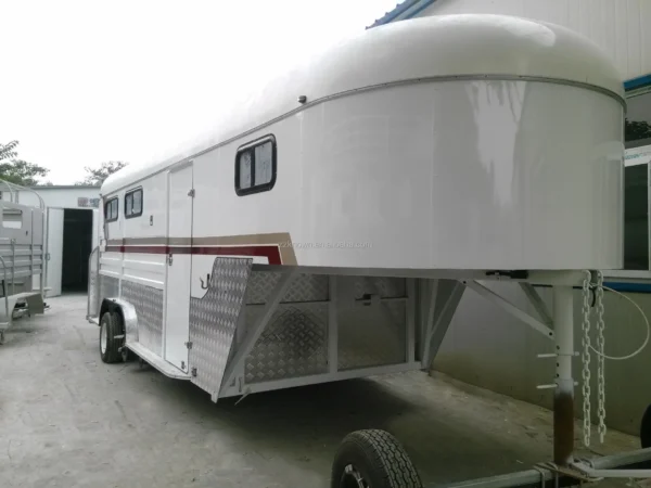 2023 Customized Gooseneck Horse Load Trailer with living Quarters Fiberglass Horse Float Trailers for Sale - Image 3